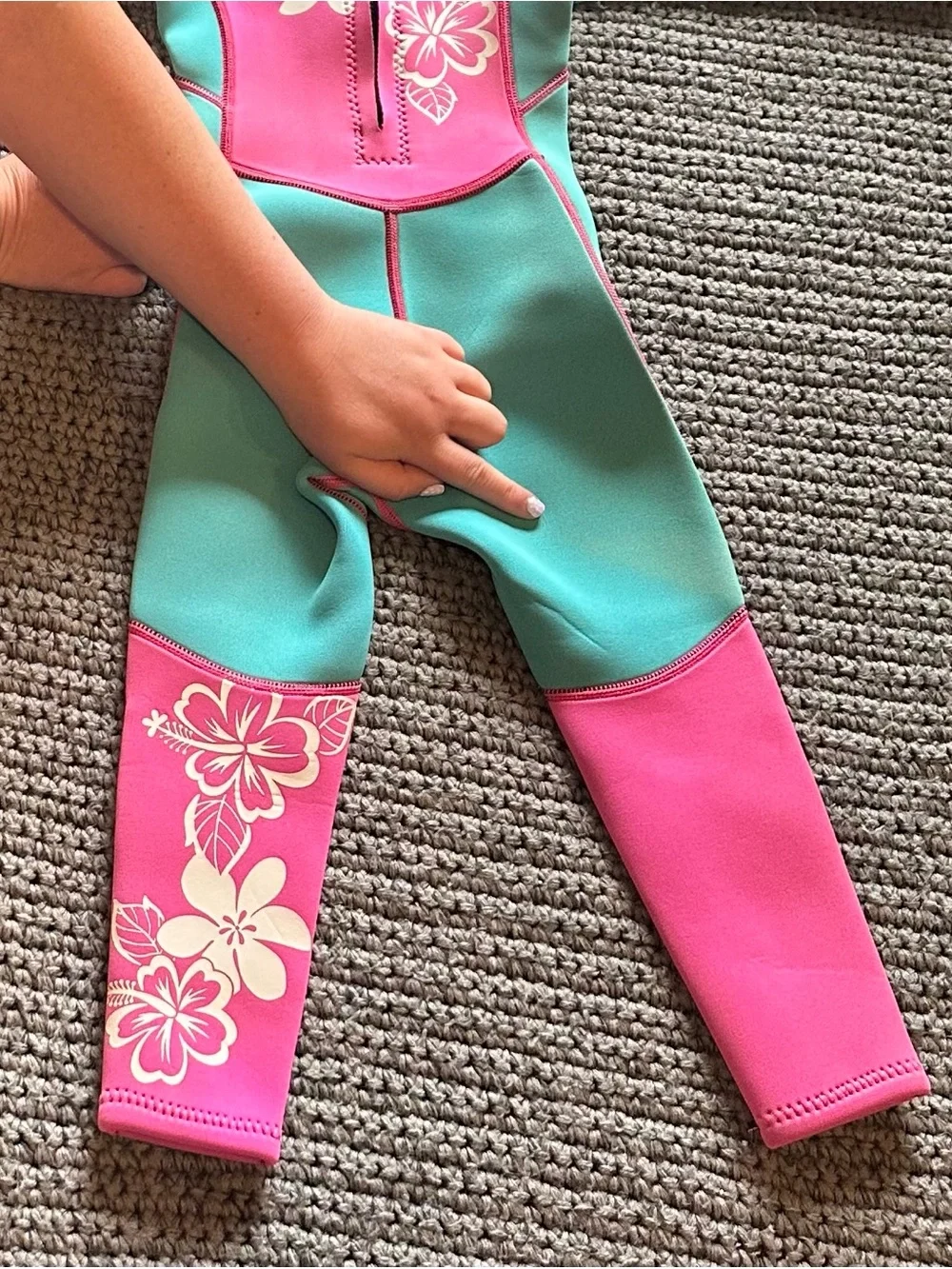 Girls' New Neoprene Wetsuit Pink& turquoise. Size small/2-3T